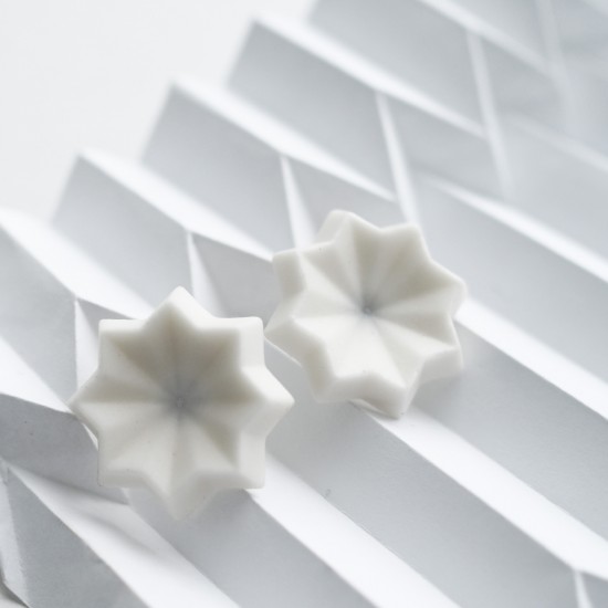 Пусеты Origami white матовые